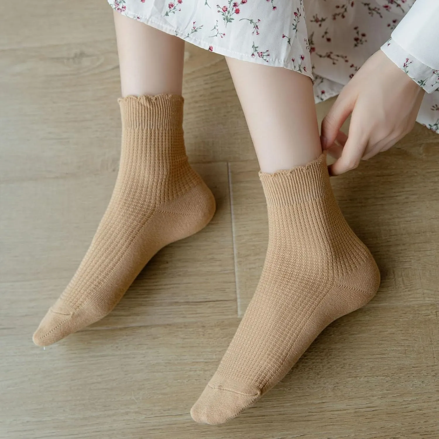zrylibya Women Cute Ruffle Frilly Turn Cuff Ankle Socks Scalloped Pointelle Solid Casual Crew Socks 4 Pairs